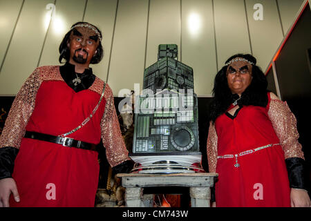 London, Vereinigtes Königreich, 19.10.2012. Josefin Sockertopp, 23, und Sonnie Gustavsson, 29 heirateten in die erste UK klingonische Hochzeit auf der Destination Star Trek Convention im ExCel Centre in London © Mario Mitsis eröffnet / Alamy Stockfoto