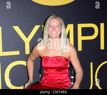 London, UK. 19. Oktober 2012: Gast posiert für Fotos beim UK-Leichtathletik-Dinner statt an den königlichen Höfen der Gerechtigkeit, London, UK. Bildnachweis: Duncan Penfold / Alamy Live News Stockfoto