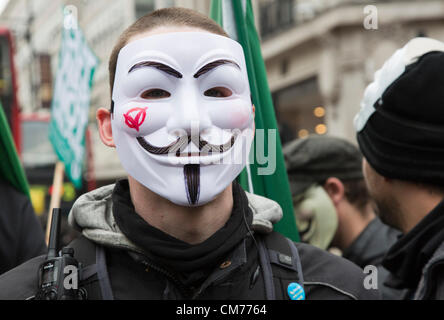 London, England, Vereinigtes Königreich. Samstag, 20. Oktober 2012. Demonstranten in Oxford Circus. Demonstranten gezielt Geschäfte und Hotels im Zentrum von London nach der TUC marschieren, wo Tausende versammelt. Bildnachweis: Nick Savage/Alamy Live News Stockfoto