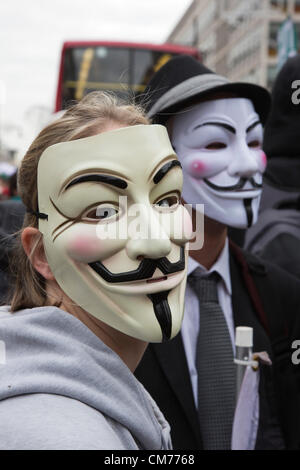 London, England, Vereinigtes Königreich. Samstag, 20. Oktober 2012. Demonstranten in Oxford Circus. Demonstranten gezielt Geschäfte und Hotels im Zentrum von London nach der TUC marschieren, wo Tausende versammelt. Bildnachweis: Nick Savage/Alamy Live News Stockfoto