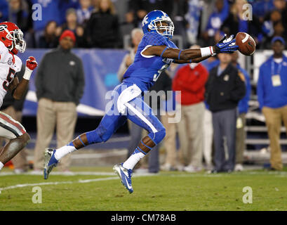 20. Oktober 2012 - Lexington, Ky, USA - Kentucky Wildcats Wide Receiver Demarco Robinson (9) konnte nicht ziehen ein wäre Touchdown-Pass im zweiten Quartal wie Kentucky #12 spielte Georgien am Samstag, 20. Oktober 2012 in Lexington, Kentucky Foto von Mark Cornelison | Personal (Kredit-Bild: © Lexington Herald-Leader/ZUMAPRESS.com) Stockfoto