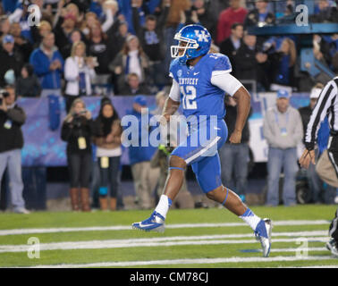 20. Oktober 2012 - Lexington, Ky, USA - Kentucky Morgan Newton (12) in der Endzone nach einem Touchdown im zweiten Quartal von der Georgia in Kentucky Fußballspiel im Commonwealth Stadium in Lexington, Kentucky, am 20. Oktober 2012 gefeiert. Foto von Pablo Alcala | Personal (Kredit-Bild: © Lexington Herald-Leader/ZUMAPRESS.com) Stockfoto