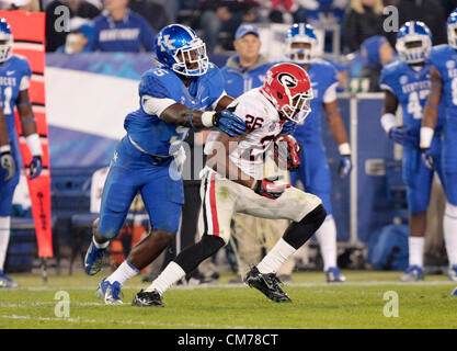 20. Oktober 2012 in Angriff genommen - Lexington, Ky, USA - Kentucky Ashely Lowery (5) Malcolm Mitchell (26) im dritten Quartal von der Georgia in Kentucky Fußballspiel im Commonwealth Stadium in Lexington, Kentucky, am 20. Oktober 2012. Georgia gewann 29-24.  Foto von Pablo Alcala | Personal (Kredit-Bild: © Lexington Herald-Leader/ZUMAPRESS.com) Stockfoto