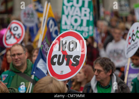 London, UK. 20. Oktober 2012. 100.000 Menschen marschieren in den Gewerkschaften Koalition für Widerstand gegen Kürzungen Rallye in London Stockfoto