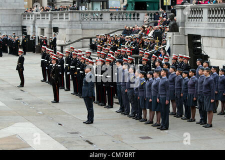 21. Oktober 2012.  Das Meer Kadetten jährliche Trafalgar Day Parade, zum Gedenken an Admiral Lord Nelsons Sieg in der Schlacht von Trafalgar 1805. Trafalgar Square, London, UK. Stockfoto