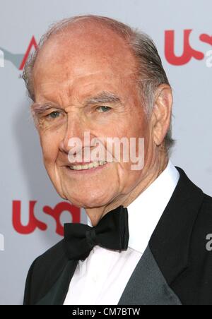 George McGovern, dekorierte WWII Bomberpilot, South Dakota in das Repräsentantenhaus und der Senat setzte sich gegen die Verwicklung der USA in Vietnam seine 1972 demokratischen Kandidatur für die Präsidentschaft und verlor in einem Erdrutsch an Nixon, vertrat, starb Sonntag, 21. Oktober 2012. Er war 90. Bild: 12. Juni 2008 - Los Angeles, Kalifornien, USA - Senator GEORGE MCGOVERN bei der AFI Lifetime Achievement Award ehrt Warren Beatty, auf das Kodak Theater statt.  (Kredit-Bild: © Paul Fenton/ZUMAPRESS.com) Stockfoto