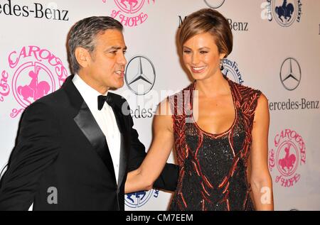 20. Oktober 2012 - Los Angeles, Kalifornien, USA - George Clooney, Stacy Keibler Teilnahme an der 26. Jahrestagung Gelage Hope Gala im Beverly Hilton Hotel in Beverly Hills, Kalifornien am statt 20. Oktober 2012. 2012 (Kredit-Bild: © D. Long/Globe Photos/ZUMAPRESS.com) Stockfoto