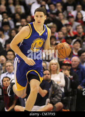 22. Dezember 2012 - besiegen Los Angeles, Kalifornien, USA - Krieger Wache Klay Thompson den Ball auf den Boden als die Los Angeles Clippers bringt die besuchenden Golden State Warriors 88-71 im Staples Center in Los Angeles Kalifornien auf Montag, 22. Oktober 2012. (Kredit-Bild: © Burt Harris/Prensa Internacional/ZUMAPRESS.com) Stockfoto