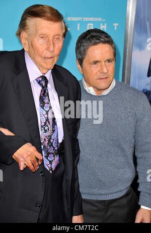 Los Angeles, USA. 23. Oktober 2012. Sumner Redstone, Brad Grey im Ankunftsbereich für Flug-Premiere, Arclight Hollywood, Los Angeles, CA 23. Oktober 2012. Foto von: Dee Cercone/Everett Collection Stockfoto