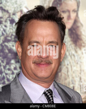 24. Oktober 2012 kommt - Hollywood, Kalifornien, USA - Tom Hanks für die Premiere des Films "Cloud Atlas" im chinesischen Theater. (Kredit-Bild: © Lisa O'Connor/ZUMAPRESS.com) Stockfoto