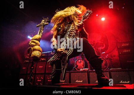 Führen Sie 24. Oktober 2012 - Toronto, Ontario, Kanada - ZAKK WYLDE, Sänger/Gitarrist der amerikanischen Metal-Band Black Label Society, während ihrer Performance bei Kool Hous. (Kredit-Bild: © Igor Vidyashev/ZUMAPRESS.com) Stockfoto