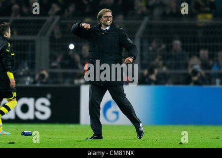 Dortmund, Deutschland, Fußball Champions League, 3. Spieltag Borussia Dortmund - Real Madrid 2:1: Trainer Jürgen Klopp (BVB) feiert nach dem Spiel. Stockfoto