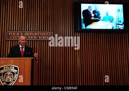 30. Januar 2007 - Manhattan, New York, USA - Polizeichef RAYMOND KELLY spricht zu den Medien auf einer Pressekonferenz im Polizei-Plaza, 26. Oktober 2012. (Bild Kredit: Bryan Smith/ZUMAPRESS.com ©) Stockfoto