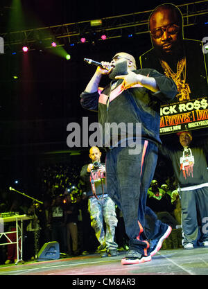 26. Oktober 2012 - Philadelphia, Pennsylvania, US - Rapper, RICK ROSS, erklingt in der Power Haus 30, 2012, The Main Event, Konzert im Wells Fargo Center in Philadelphia stattfand (Credit-Bild: © Ricky Fitchett/ZUMAPRESS.com) Stockfoto