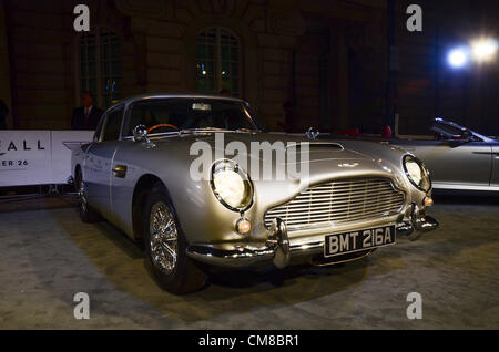 24. Oktober 2012: Der Aston Martin DB5 Wich Funktionen im neuen James Bond-Film "Skyfall" auf das aktuelle Aston Martin-VIP-Screening fotografiert ist angeblich versichert für £4 .5million, London, UK. Stockfoto