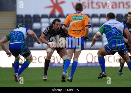 27. Oktober 2012 - RaboDirect Pro 12 - Fischadler V Connacht - Swansea - UK: Fischadler Jonathan Thomas. Stockfoto