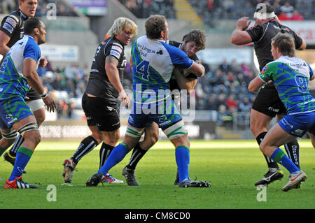 27. Oktober 2012 - RaboDirect Pro 12 - Fischadler V Connacht - Swansea - UK: Andrew Bishop von der Fischadler. Stockfoto