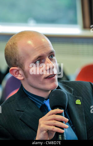 27. Oktober 2012, Belfast.  Europäischen Parlaments Kandidat spricht Ross Brown auf der grünen Partei (Northern Ireland)-Jahrestagung am Stranmillis College Stockfoto