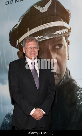 27. Oktober 2012 - Philadelphia, Pennsylvania, US - Regisseur und Co-Producer of Flight, ROBERT ZEMECKIS, Philadelphia Film Festival premiere des Fluges. Flug ist ein 2012 American Mystery Drama Film und verfügt über einem Ensemble mit Denzel Washington, Don Cheadle, Melissa Leo, Bruce Greenwood, Kelly Reilly und John Goodman (Credit-Bild: © Ricky Fitchett/ZUMAPRESS.com) Stockfoto