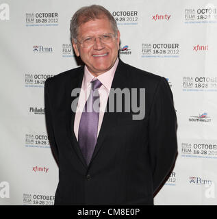 27. Oktober 2012 - Philadelphia, Pennsylvania, US - Regisseur und Co-Producer of Flight, ROBERT ZEMECKIS, Philadelphia Film Festival premiere des Fluges. Flug ist ein 2012 American Mystery Drama Film und verfügt über einem Ensemble mit Denzel Washington, Don Cheadle, Melissa Leo, Bruce Greenwood, Kelly Reilly und John Goodman (Credit-Bild: © Ricky Fitchett/ZUMAPRESS.com) Stockfoto