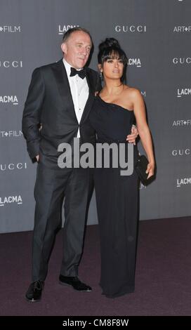 Salma Hayek, Francois-Henri Pinault im Ankunftsbereich für LACMA 2012 Kunst + Film Gala, Los Angeles County Museum of Art, Los Angeles, CA 27. Oktober 2012. Foto von: Elizabeth Goodenough/Everett Collection Stockfoto