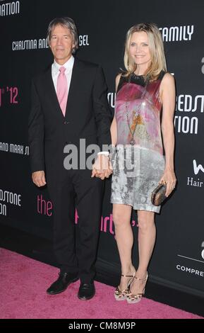 Die Pink Party 12 im Hangar 8 am Flughafen Santa Monica in Santa Monica, CA 27.10.12 2012..MICHELLE PFEIFFER (Kredit-Bild: © James Diddick-Globe Fotos/Globe Photos/ZUMAPRESS.com) Stockfoto