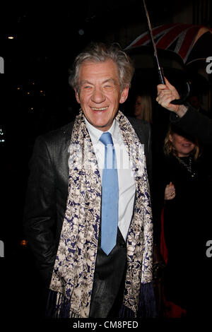 London, UK, 29.10.12: Sir Ian McKellen kommt für die Pride of Britain Awards, Grosvenor House, Park Lane. Stockfoto