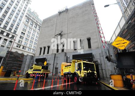 29. Oktober 2012 sind - Manhattan, New York, US - Gouverneur Andrew Cuomo Bestellungen MTA Brücken und Tunnel, die Manhattan-Seite von Hugh Carey Tunnel (Brooklyn-Batterie Tunnel) wie die Auswirkungen des Hurrikans Sandy schließen in New York, 29. Oktober 2012 spürbar. (Bild Kredit: Bryan Smith/ZUMAPRESS.com ©) Stockfoto