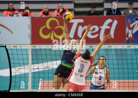 Sopot, Polen 30. Oktober 2012. 2013 ist CEV Volleyball Champions League Spiel Sopot. Dorota Pykosz (5) in Aktion während Atom Trefl Sopot (Polen) V VK Agel Prostejov (Tschechien) Spiel Stockfoto