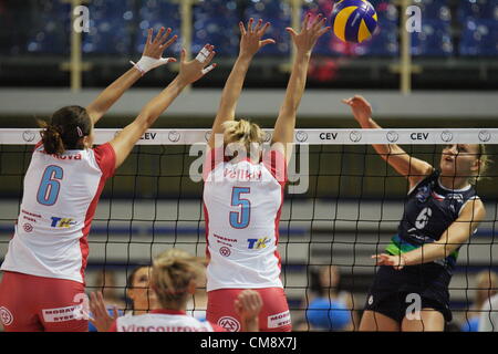 Sopot, Polen 30. Oktober 2012. 2013 ist CEV Volleyball Champions League Spiel Sopot. Anna Podolec (6) in Aktion während Atom Trefl Sopot (Polen) V VK Agel Prostejov (Tschechien) Spiel Stockfoto