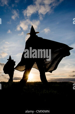 PIC von GUY HARROP/ALAMY Hexen vorbereiten für Halloween Abend als Trick oder Saures bekommt im Gange in ganz Großbritannien. Halloween markiert der keltischen fest Samhain, feiert den heidnischen Jahreswechsel traditionell markiert das Ende des Sommers und das Ende der Ernte. Stockfoto