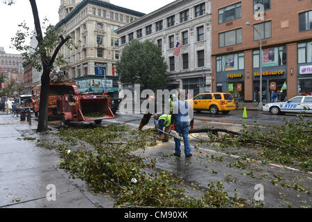 NEW YORK - 30 Okt.: Hurrikan Sandy Blätter umgestürzte Bäume in Manhattan Straßen im 30. Oktober 2012 Stockfoto