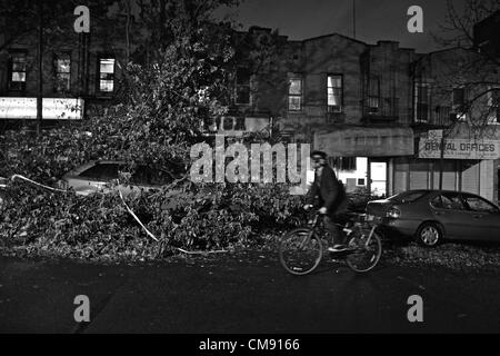 New York, USA. 30. Oktober 2012. Nachwirkungen des tropischen super Sturm Hurrikan Sandy, Queens, New York, Vereinigte Staaten von Amerika - 30. Oktober 2012 Stockfoto