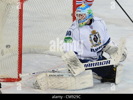 Prag, Tschechische Republik. 31. Oktober 2012. Torhüter Alexei Murygin (RUS) während die KHL Eishockey Spiel Lev Praha Vs Amur Chabarowsk in Prag, Tschechische Republik, am Mittwoch, 31. Oktober 2012. (CTK Foto/Katerina Sulova) Stockfoto