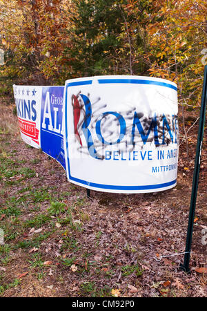 Dies ist eines der vielen belästigten Mitt Romney Kampagne Anzeichen in Nordvirginia. Dieser fand in der Nähe eine frühzeitige Abstimmung Lage im 2731 Caton Hill Road Woodbridge, VA 22192 in Prince William County. Stockfoto