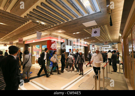 1. November 2012 - News: Landschaft nahe Osaka Station in Osaka, Japan.  (Foto von Akihiro Sugimoto/AFLO) [1080] Stockfoto