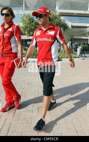 Abu Dhabi, Vereinigte Arabische Emirate. 1. November 2012.  Brasilianischer Formel-1-Pilot Felipe Massa Ferrari kommt im Fahrerlager in der Yas Marina Circuit in Abu Dhabi, Vereinigte Arabische Emirate, 1. November 2012. Die Formula One Grand Prix von Abu Dhabi wird am 4. November 2012 stattfinden. Stockfoto