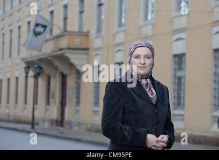 Visoko, Bosnien. 1. November 2012. Amra Babic, Bürgermeister von der bosnischen Stadt Visoko, 30 km nördlich von Sarajevo, Bosnien. Der 43 Jahre alte Ökonom wird erster Bürgermeister Hijab tragen, und möglicherweise der einzige in Europa. Stockfoto