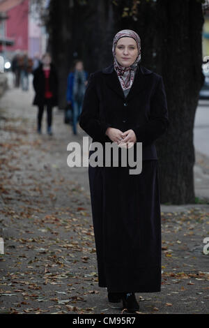 Visoko, Bosnien. 1. November 2012. Amra Babic, Bürgermeister von der bosnischen Stadt Visoko, 30 km nördlich von Sarajevo, Bosnien. Der 43 Jahre alte Ökonom wird erster Bürgermeister Hijab tragen, und möglicherweise der einzige in Europa. Stockfoto