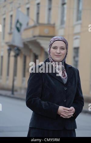 Visoko, Bosnien. 1. November 2012. Amra Babic, Bürgermeister von der bosnischen Stadt Visoko, 30 km nördlich von Sarajevo, Bosnien. Der 43 Jahre alte Ökonom wird erster Bürgermeister Hijab tragen, und möglicherweise der einzige in Europa. Stockfoto