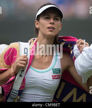 28.06.2012 der All England Lawn-Tennis and Croquet Club. London, England. Tsvetana Pironkova Bulgariens blickt auf eine zweite Runde in Wimbledon Tennis Championships in The All England Lawn Tennis and Croquet Club. London, England, Vereinigtes Königreich Stockfoto