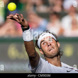 28.06.2012 die Wimbledon Tennis Championships 2012 statt bei den All England Lawn Tennis and Croquet Club, London, England, UK.  Lukas Rosol (CZK) V Rafael Nadal (ESP) [2]. Rafa in Aktion. Stockfoto