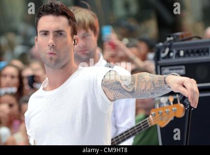 Adam Levine auf der Bühne für NBC heute zeigen Summer Concert Series mit Maroon 5, Rockefeller Plaza, New York, USA. 29. Juni 2012. Foto von: Derek Sturm/Everett Collection Stockfoto