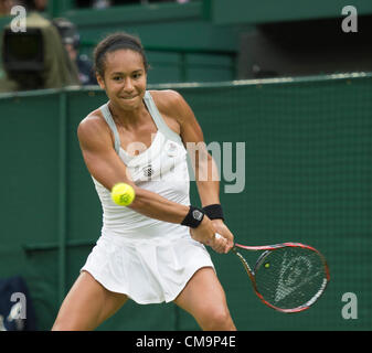 29.06.2012 die Wimbledon Tennis Championships 2012 statt bei den All England Lawn Tennis and Croquet Club, London, England, UK.  Agnieszka Radwanska (POL) [3] V Heather Watson (GBR). Heather in Aktion. Stockfoto