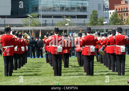 Manchester, UK. 30.06.2012 - Rückansicht des Bandes an der Armed Forces Day Zeremonie, Piccadilly, Manchester. Stockfoto