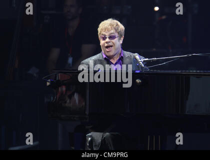 ELTON JOHN ANTI AIDS Konzert Independence SQUARE Kiew UKRAINE 30. Juni 2012 Stockfoto