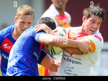 Stobart Super League Spieltag 19 gespielt am 30. Juni 2012 zwischen Katalanisch Drachen Perpignan - Wakefield Wildcats (Perpignan, Frankreich) Scott Dureau mit dem Ball (Drachen) Stockfoto