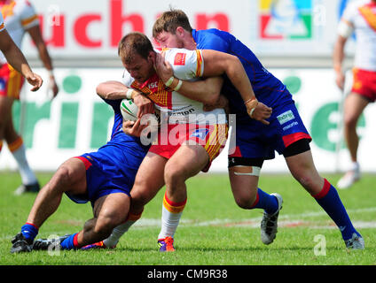 Stobart Super League Spieltag 19 gespielt am 30. Juni 2012 zwischen Katalanisch Drachen Perpignan - Wakefield Wildcats (Perpignan, Frankreich) Louis Anderson (Drachen, weiß) Stockfoto