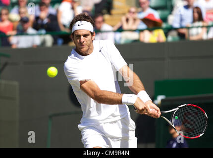 30.06.2012 der All England Lawn-Tennis and Croquet Club. London, England. Juan Martin Del Potro auf Court 1 während des Spiels zwischen Kei Nishikori (JPN) V Juan Martin Del Potro (ARG) in The Championships Wimbledon Lawn Tennis Club - London Stockfoto