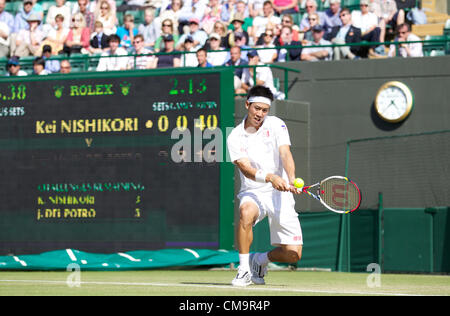 30.06.2012 der All England Lawn-Tennis and Croquet Club. London, England. Kei Nishikori auf Court 1 während des Spiels zwischen Kei Nishikori (JPN) V Juan Martin Del Potro (ARG) in The Championships Wimbledon Lawn Tennis Club - London Stockfoto